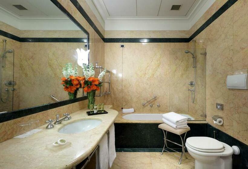اتاق لوکس با چشم‌انداز دریا, Eurostars Hotel Excelsior