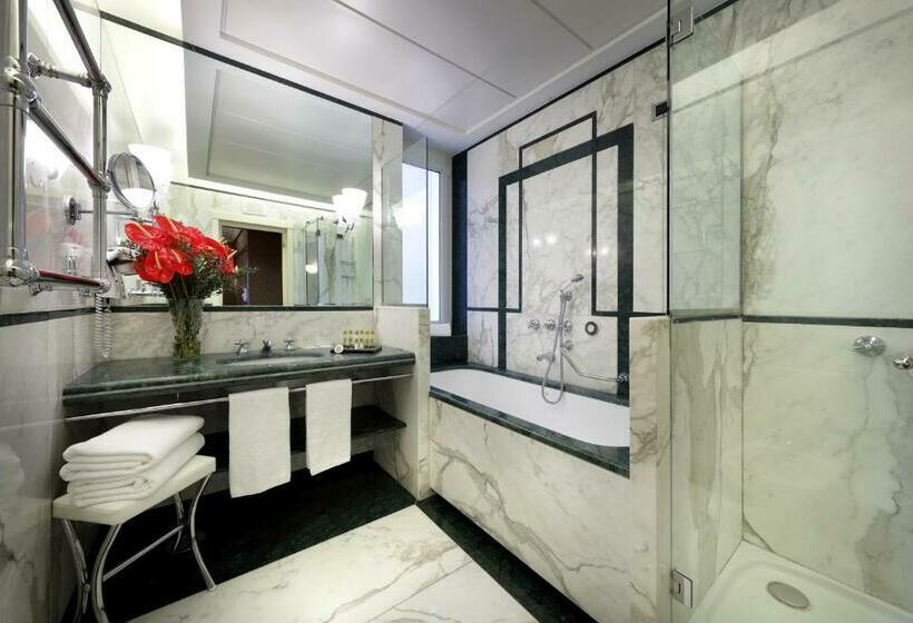سوییت جونیور با چشم‌انداز دریا, Eurostars Hotel Excelsior