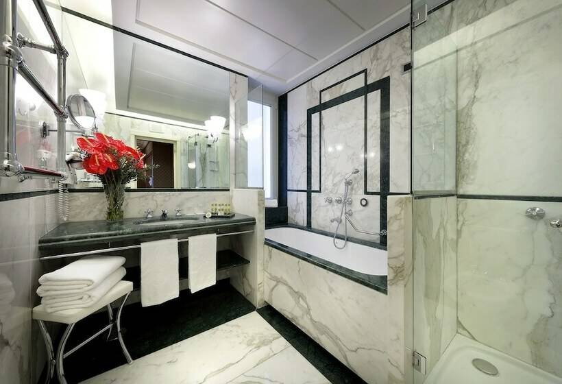 سوییت جونیور با چشم‌انداز دریا, Eurostars Hotel Excelsior