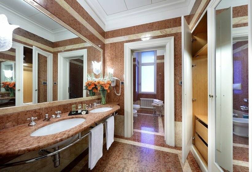 سوئیت اجرایی با چشم‌انداز دریا, Eurostars Hotel Excelsior