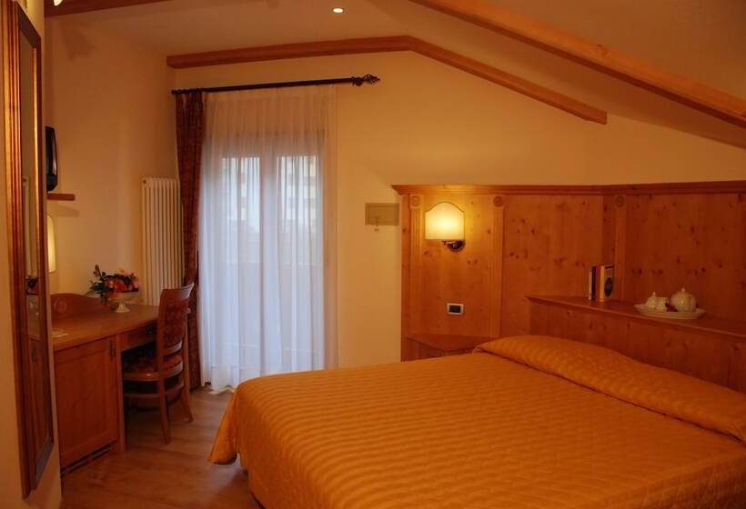 غرفة قياسية مطلة على المدينة, Ariston Lake View