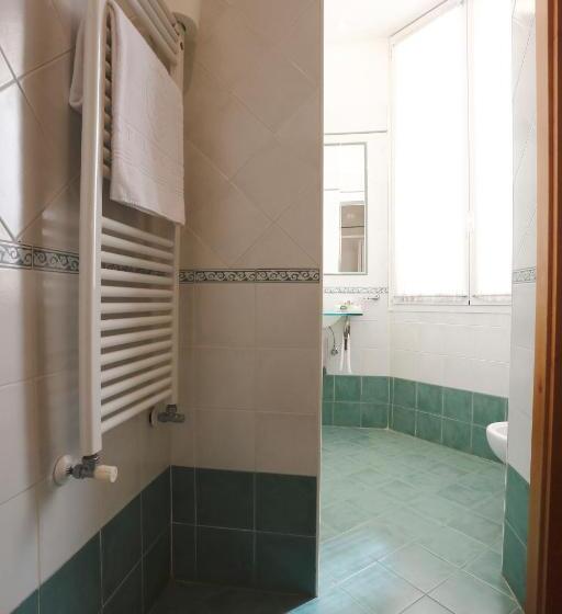 Camera Tripla Standard, Estense