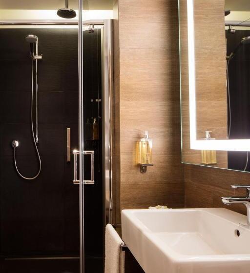 اتاق لوکس با چشم‌انداز, Starhotels Echo