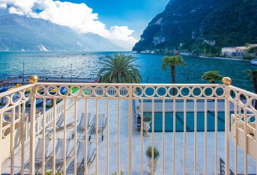 Апартаменты Комфорт 1 Спальня, Bellavista Lakefront Hotel & Apartments