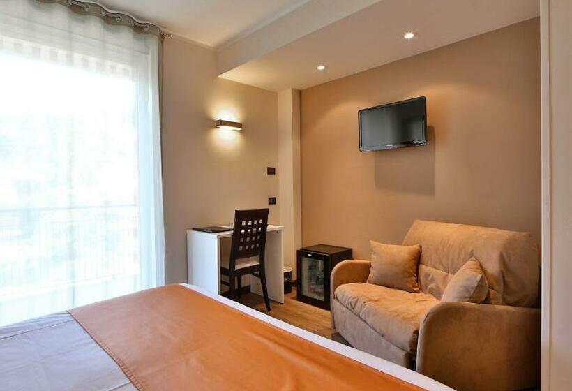 Номер Стандарт с Балконом Вид на Сад, Best Western Regina Elena