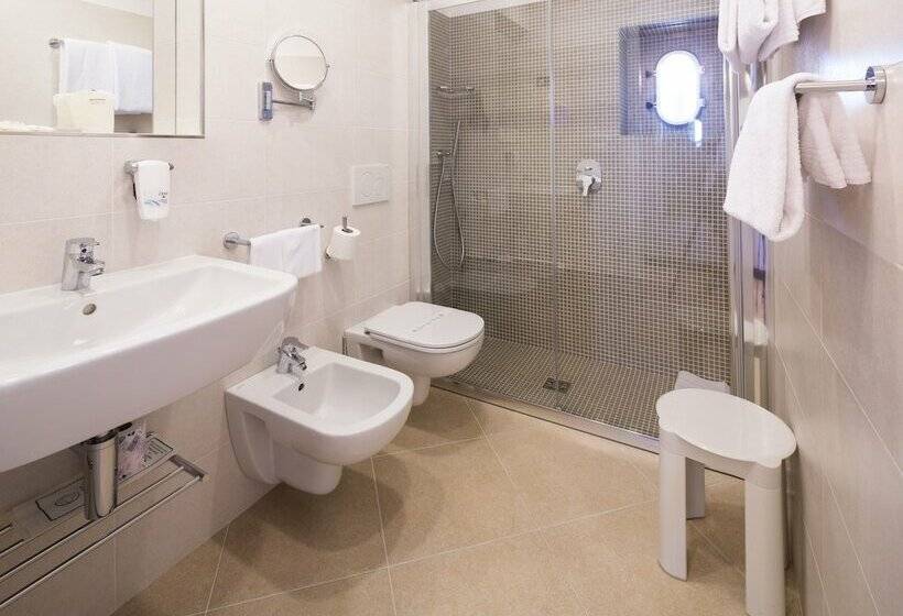 Номер Стандарт с Балконом Вид на Сад, Best Western Regina Elena