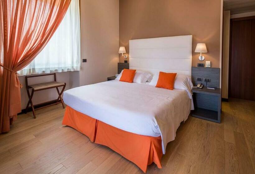 اتاق استاندارد با تراس و چشم‌انداز دریا, Best Western Regina Elena