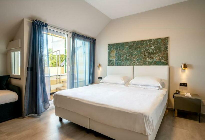 اتاق استاندارد با تراس و چشم‌انداز دریا, Best Western Regina Elena