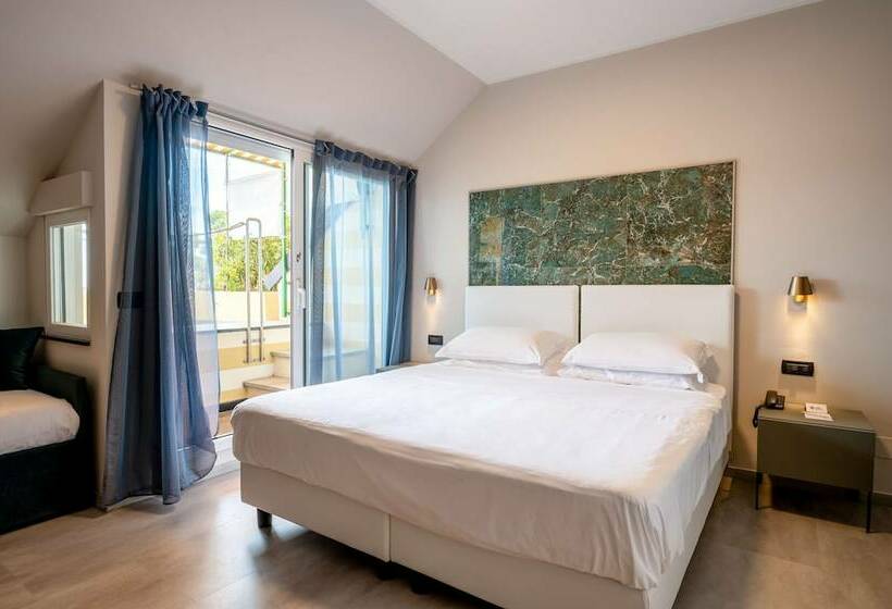 اتاق استاندارد با تراس و چشم‌انداز دریا, Best Western Regina Elena