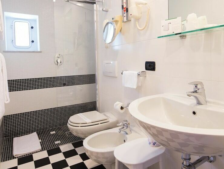 Номер Стандарт Вид на Море с Террасой, Best Western Regina Elena