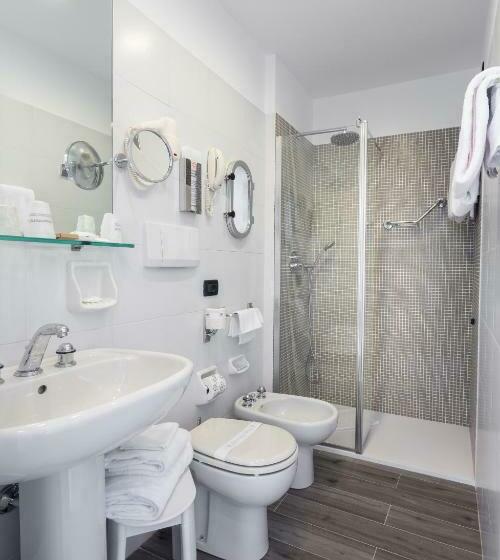 Трехместный Номер Стандарт Вид на Сад, Best Western Regina Elena