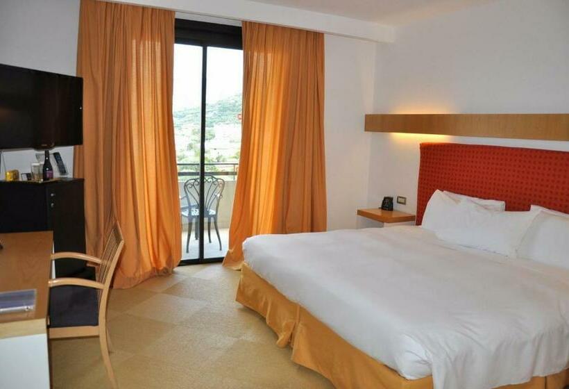 Стандартный Номер Кровать Кинг, Hilton Sorrento Palace