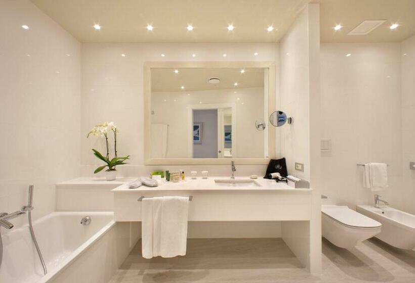 Номер Deluxe Кровать Кинг, Hilton Sorrento Palace