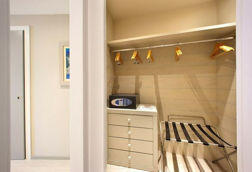 Четырехместный Номер Deluxe, Hilton Sorrento Palace