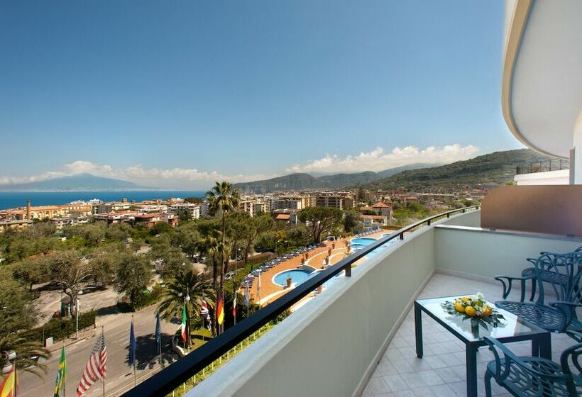 Трехместный Superior Вид на Море, Hilton Sorrento Palace