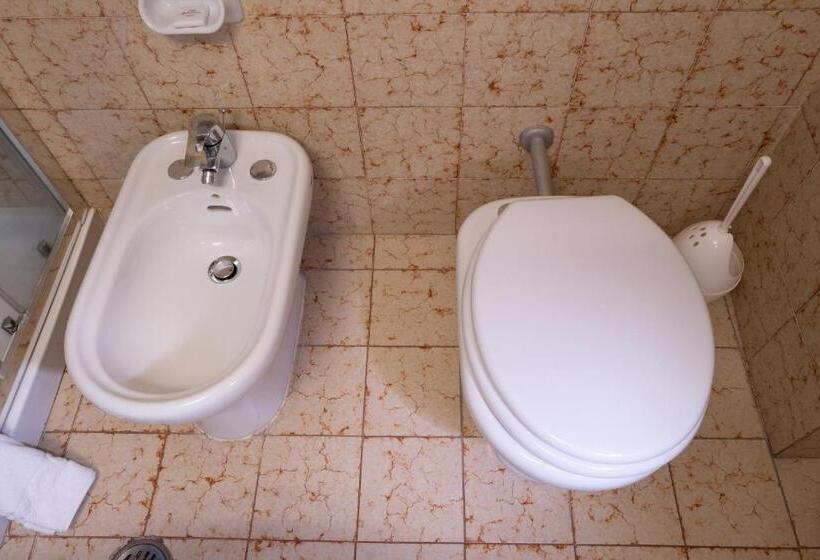 اتاق استاندارد با چشمانداز دریا, Lido Mediterranee