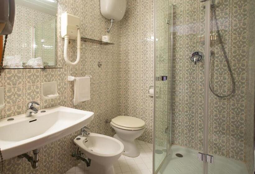 اتاق اقتصادی با چشمانداز دریا, Lido Mediterranee