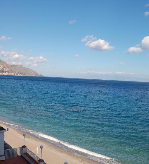 اتاق راحتی با چشمانداز دریا, Lido Mediterranee