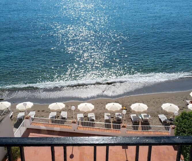 اتاق استاندارد با چشمانداز دریا, Lido Mediterranee