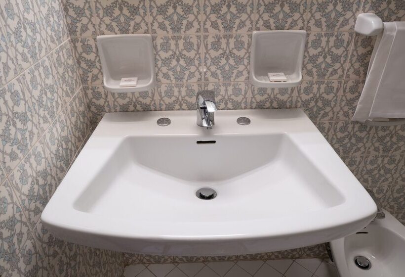 اتاق استاندارد با چشمانداز دریا, Lido Mediterranee