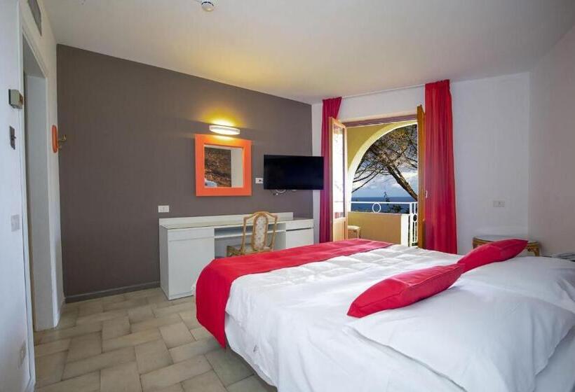 Семейный Номер Superior, Perla Del Golfo Resort