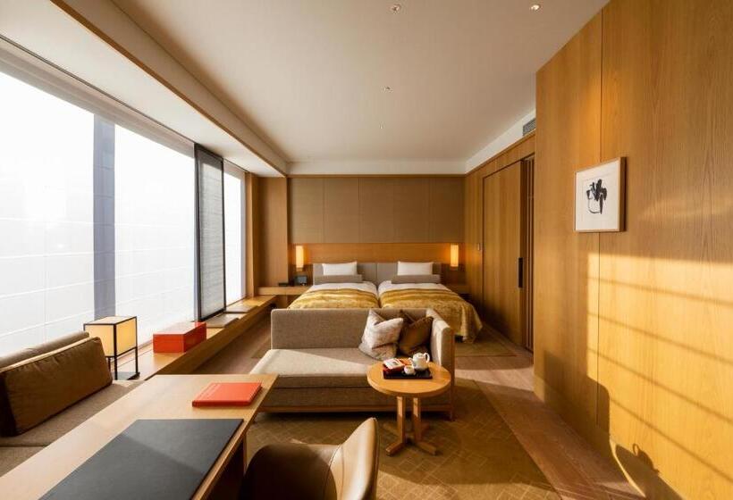 Полулюкс Клуб, The Okura Tokyo