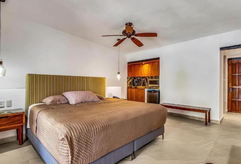 Deluxe Rum, Marboka Hotel & Suites