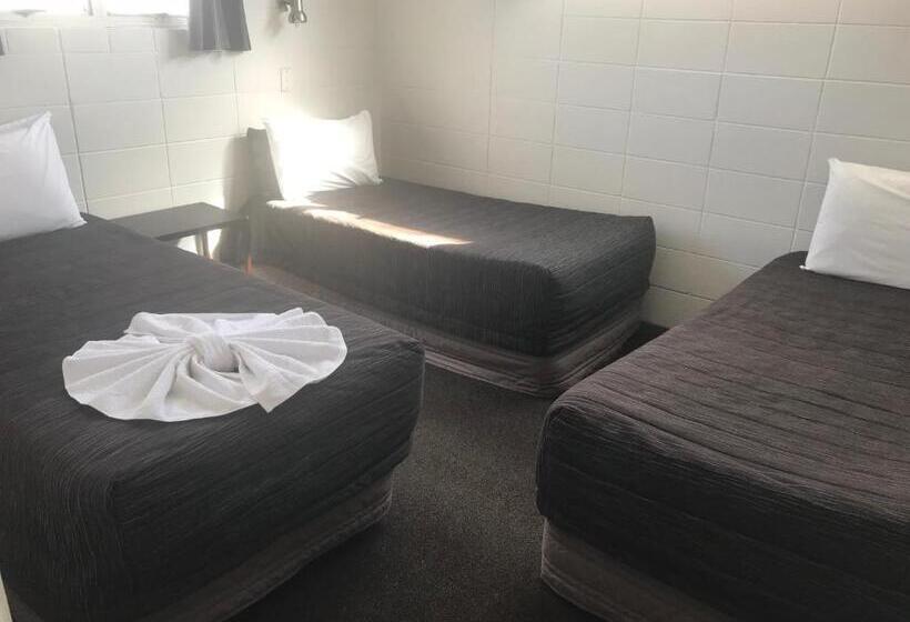 패밀리 룸, Gateway International Motel
