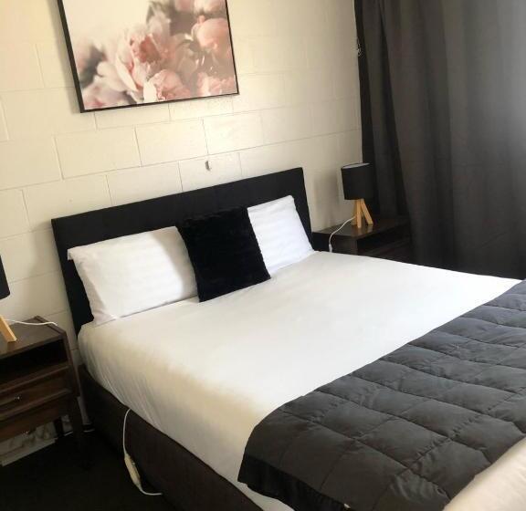 컴포트 트리플 룸, Rosetown Motel