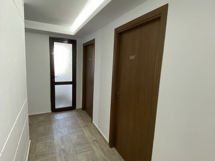 اتاق استاندارد یک نفره, Gorj