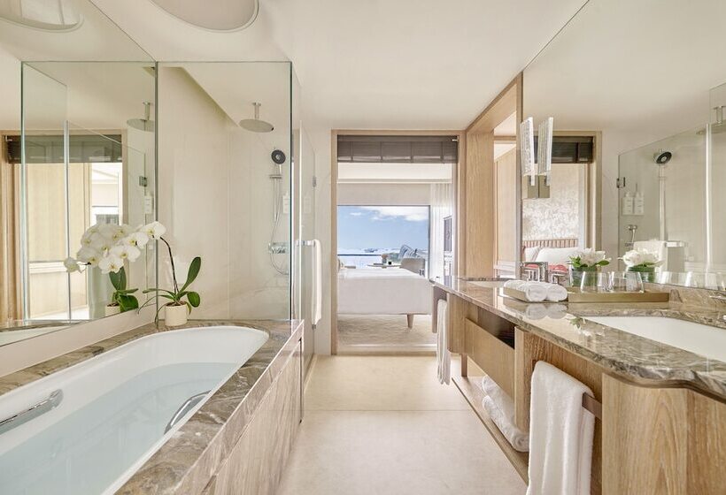 اتاق استاندارد با چشم‌انداز دریا, Mandarin Oriental Singapore
