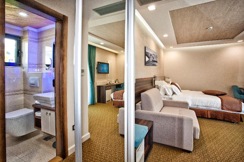 Club Room King Bed, Mandarin Oriental Singapore