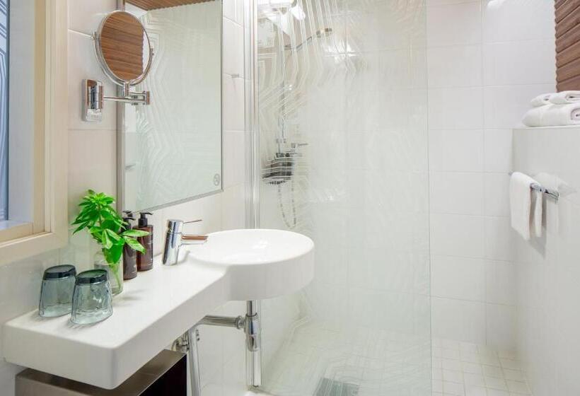 חדר דלוקס, Klaus K