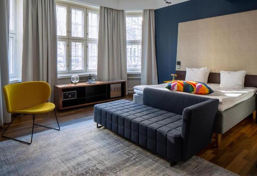 חדר דלוקס, Klaus K