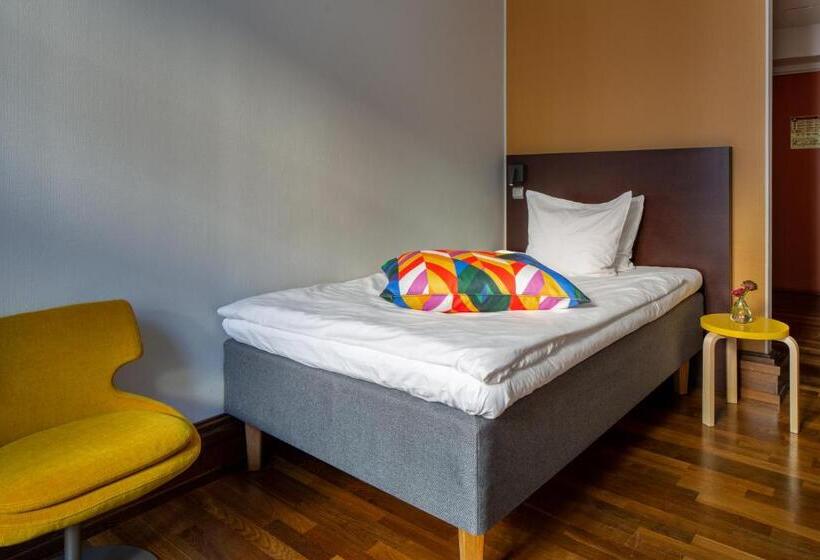 חדר בסיסי, Klaus K