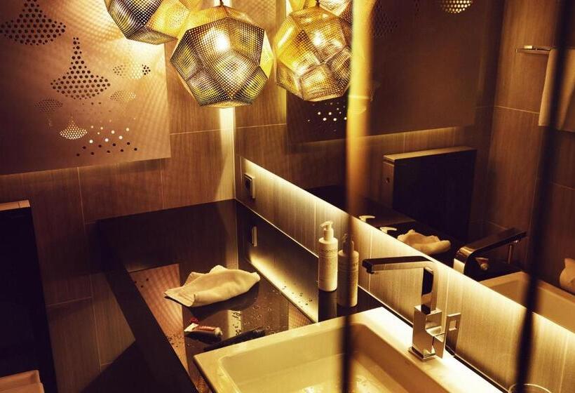 חדר סטודיו סטנדרד, Klaus K