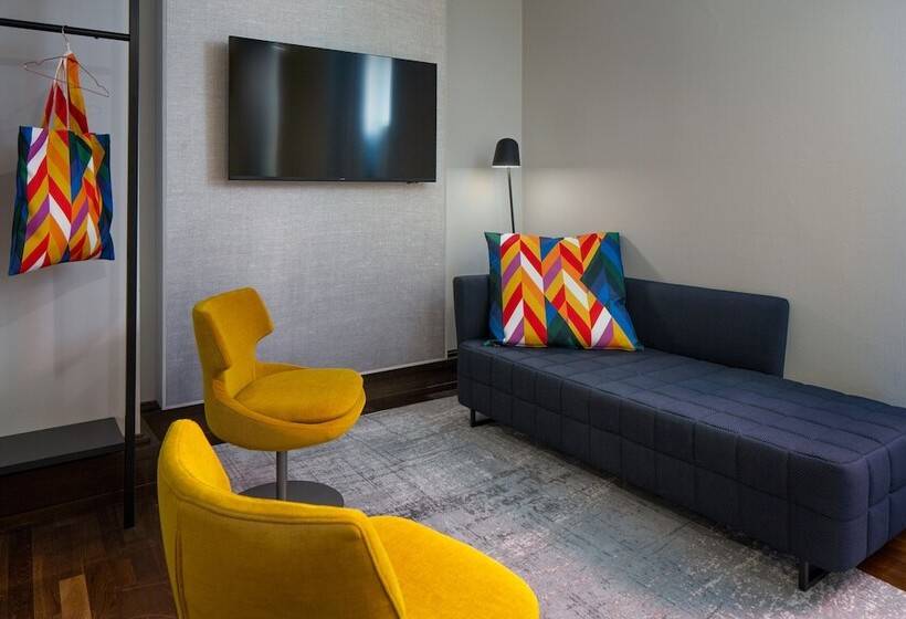 חדר דלוקס, Klaus K