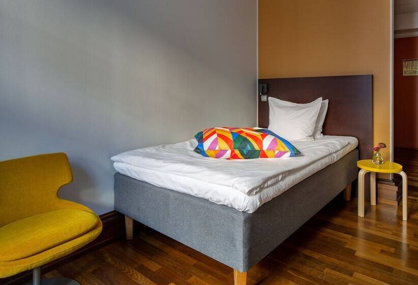 חדר בסיסי, Klaus K