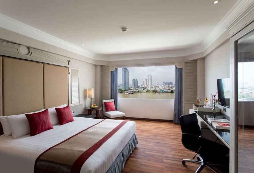 اتاق لوکس با چشم‌انداز استخر, Ramada Plaza By Wyndham Bangkok Menam Riverside