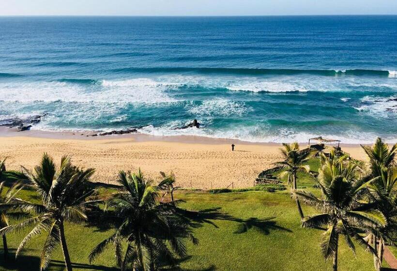 غرفة ديلوكس مزودة بشرفة, Salt Rock Hotel And Beach Resort