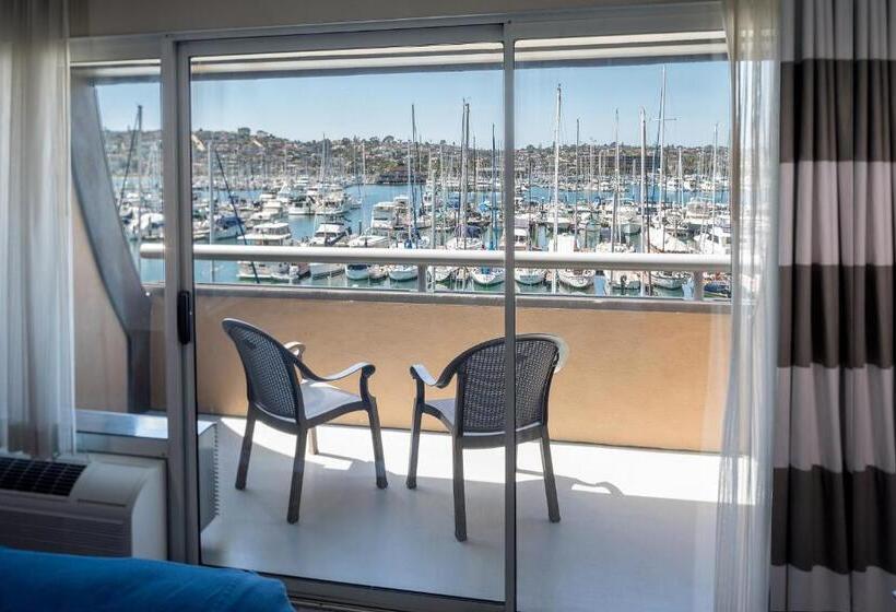 غرفة قياسية سرير كينج, Bay Club Hotel And Marina