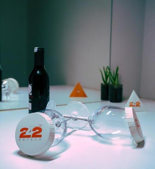 디럭스 패밀리 룸, Tema 242