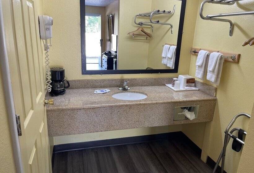 Номер Стандарт 2 Двуспальные Кровати, Kansas Inn