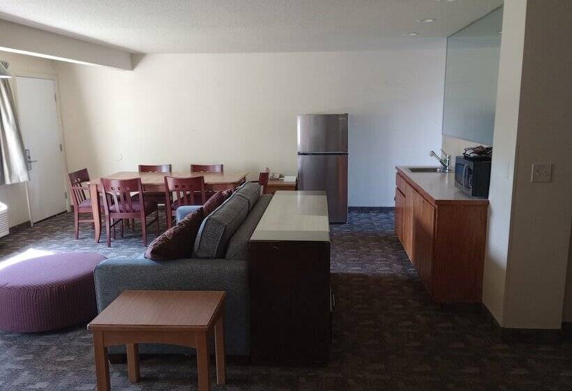 패밀리 룸, Cocusa Motel