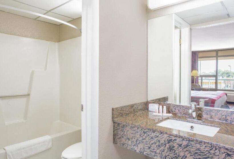 2 베드룸 디럭스 스위트, Ramada By Wyndham Edgewood Hotel & Conference Center