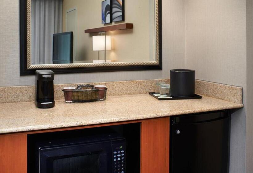 Люкс, Courtyard By Marriott Lexington North