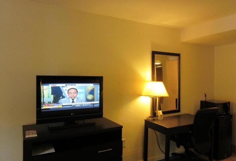 Номер Deluxe Кровать Кинг, Super 8 By Wyndham Augusta