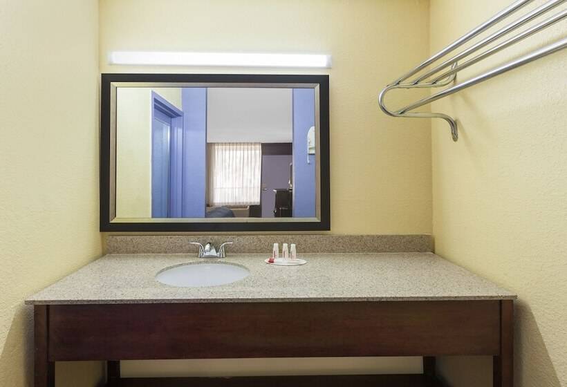 Номер Стандарт 2 Двуспальные Кровати, Days Inn By Wyndham Uvalde