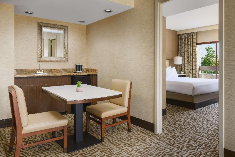 جناح سرير كينج, Hilton Phoenix Airport