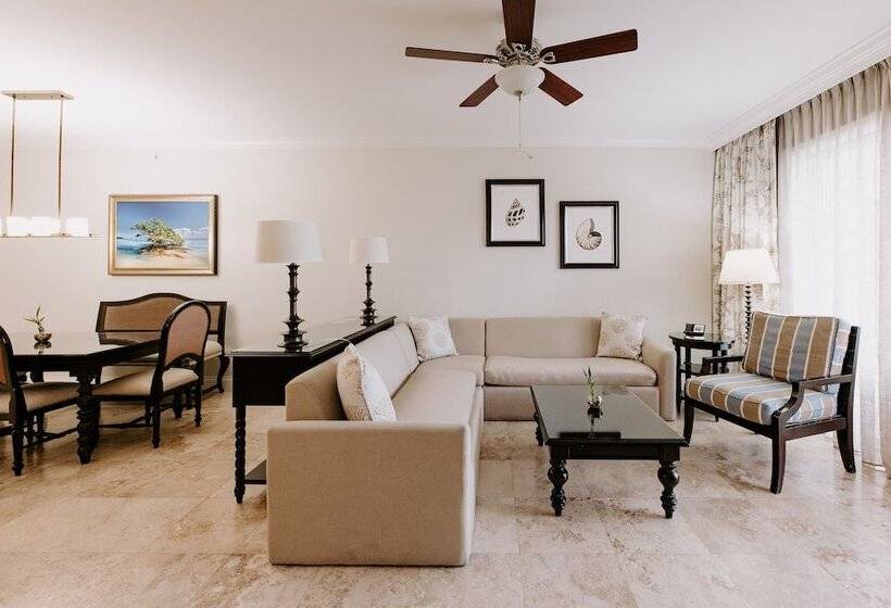 プールビューのバルコニー付１ベッドルームアパート, Beachside Resort & Residences